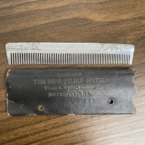 The New Julian Hotel Other - VTG Metropolis IL - The New Julian Hotel Advertising  4" Aluminum Hair Comb